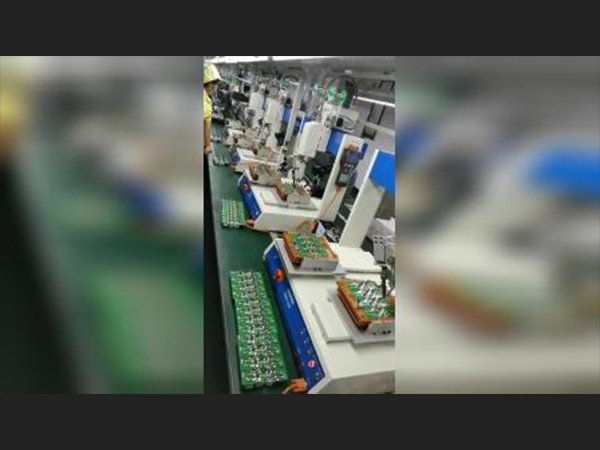 焊錫機(jī)現(xiàn)場(chǎng)調(diào)試